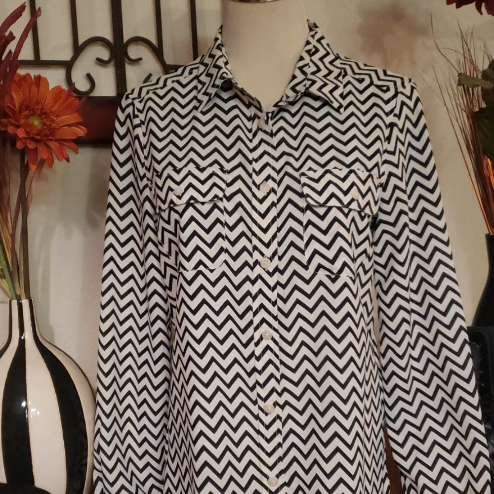 American Eagle Outfitters Button Up Top. Size S